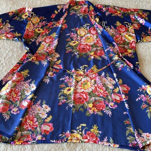Embroidered floral robe size large - Picture 5 of 16